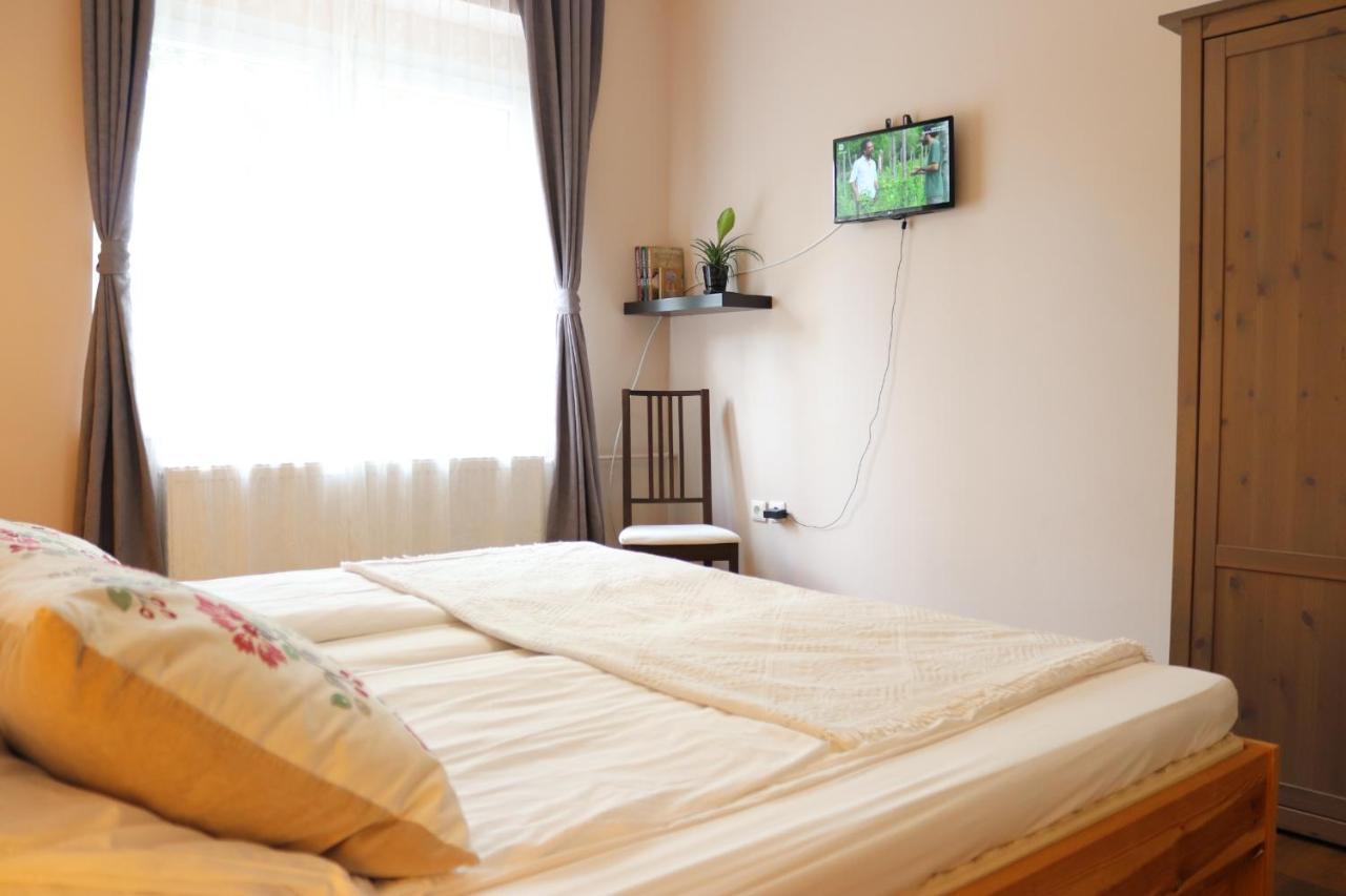 Grape&Wine Guesthouse Eger Extérieur photo