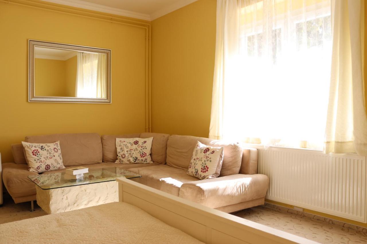 Grape&Wine Guesthouse Eger Extérieur photo
