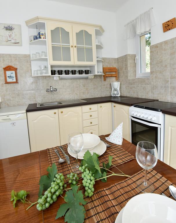 Grape&Wine Guesthouse Eger Extérieur photo