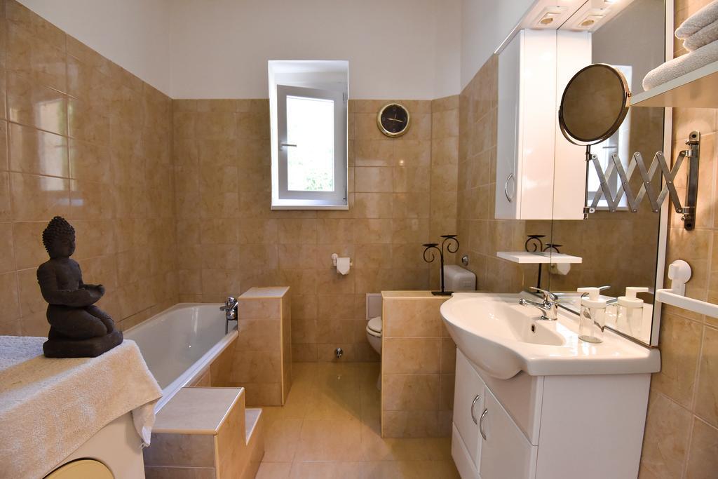 Grape&Wine Guesthouse Eger Extérieur photo